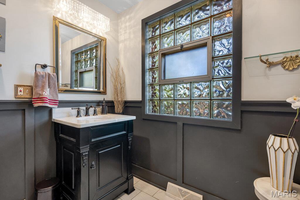 26063227 Property Photo 35