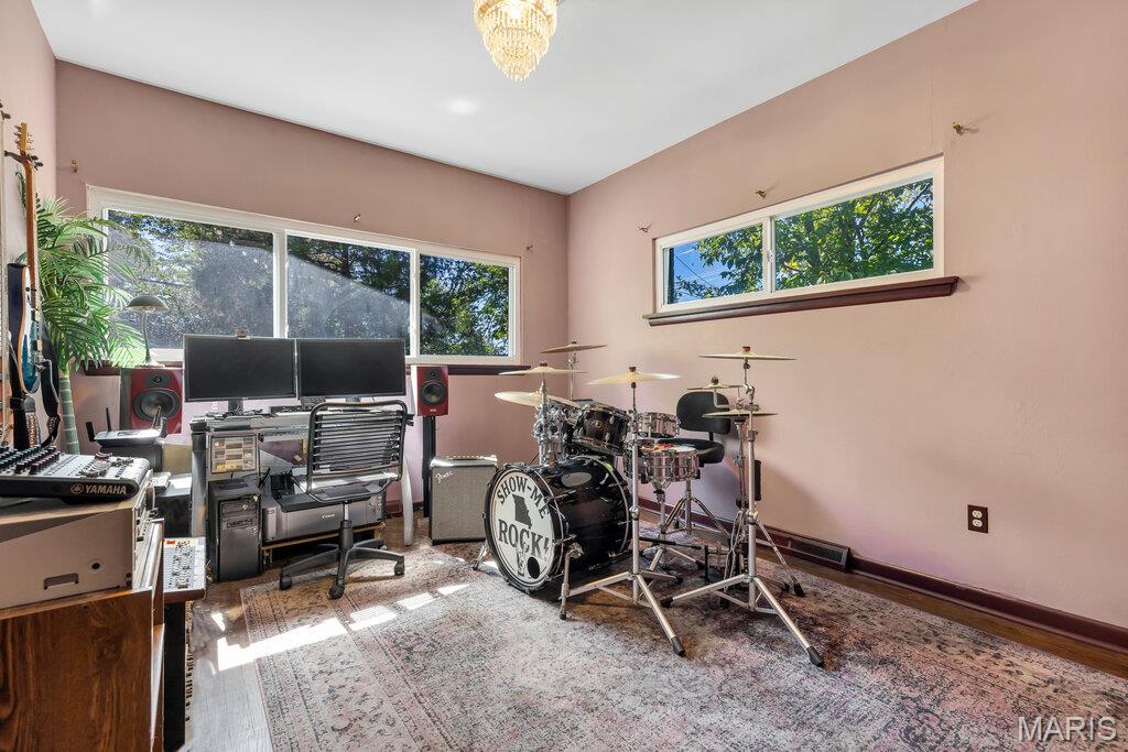 26063227 Property Photo 37