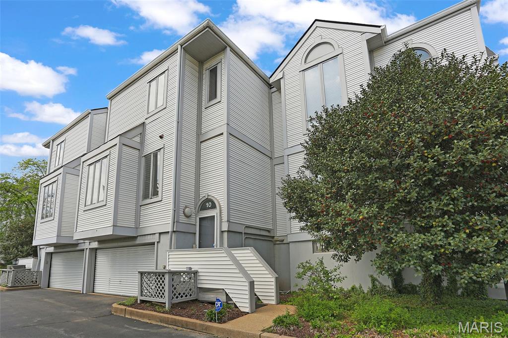 10 Columbus Square Drive Property Photo 2