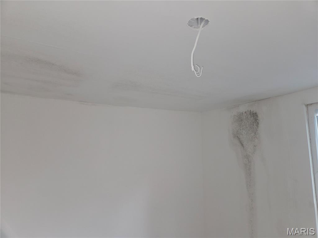 4452 S Compton Avenue Property Photo 9