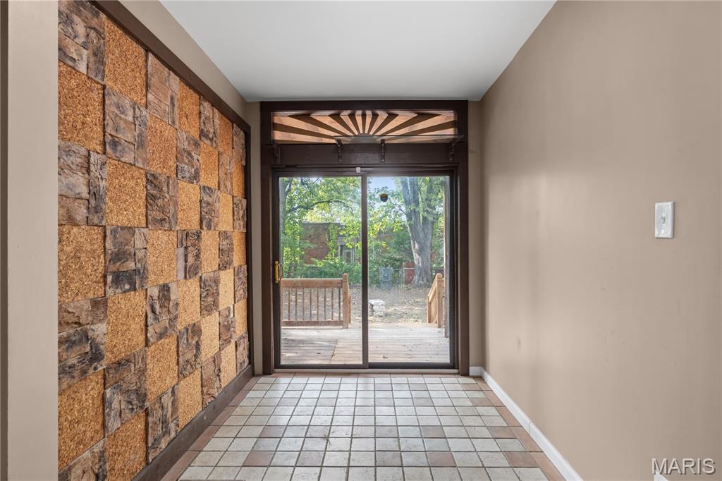 5129 S Compton Avenue Property Photo 6