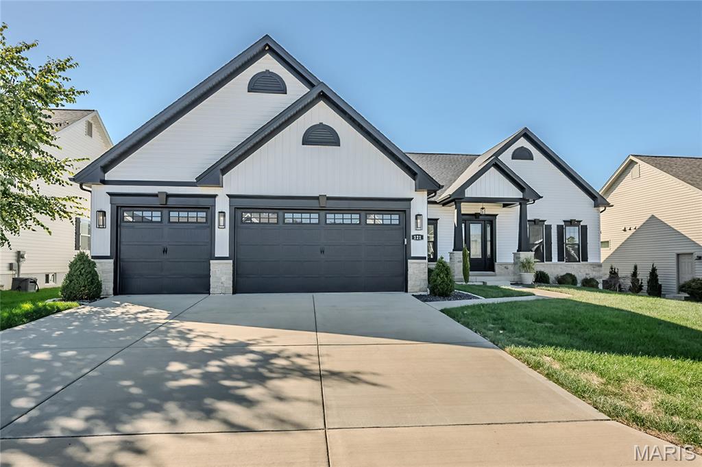 121 Eagle Estates Drive Property Photo 1