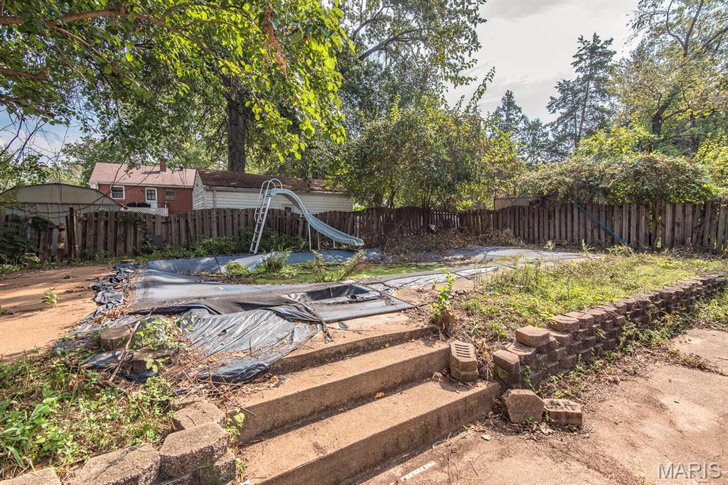 7646 Genesta Street Property Photo 5