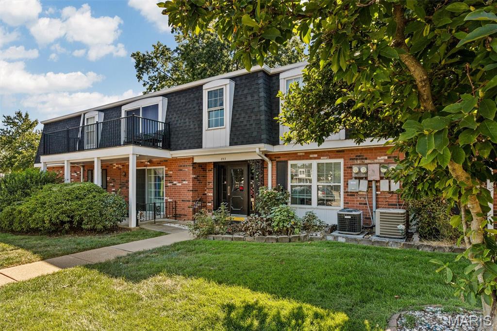 853 Dumont Place E Property Photo 1