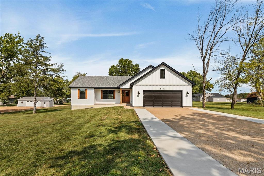 8411 Goldenrod Road Property Photo 1