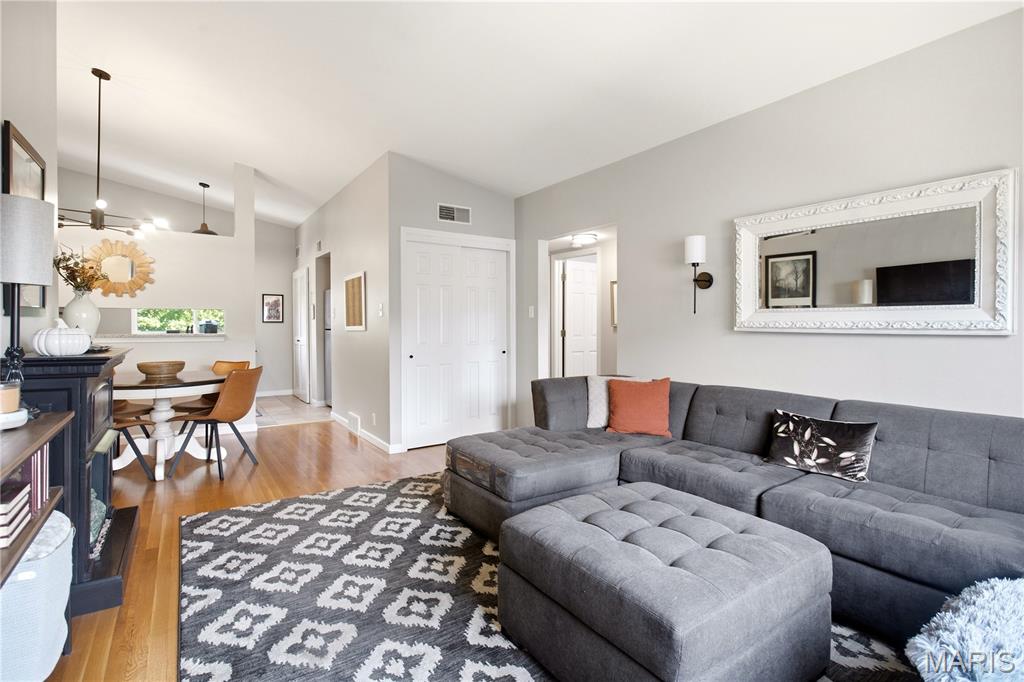 129 E Washington Avenue 2s Property Photo 5