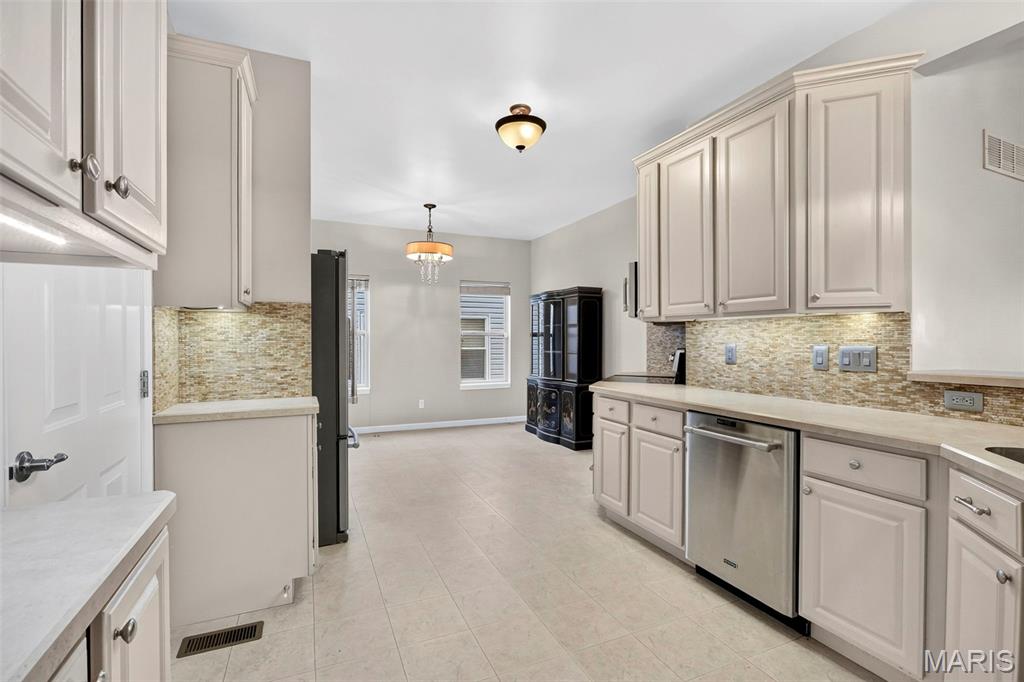 6108 Ivy Run Court Property Photo 8