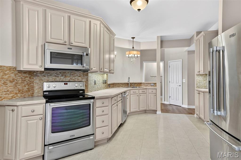 6108 Ivy Run Court Property Photo 9