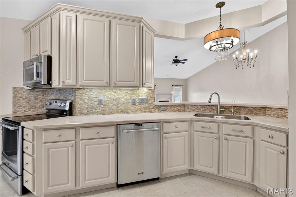 6108 Ivy Run Court Property Photo 12