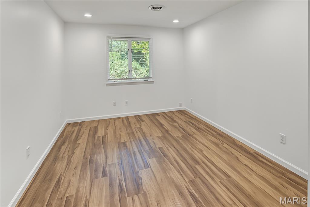 1000 Kingsway Drive Property Photo 10