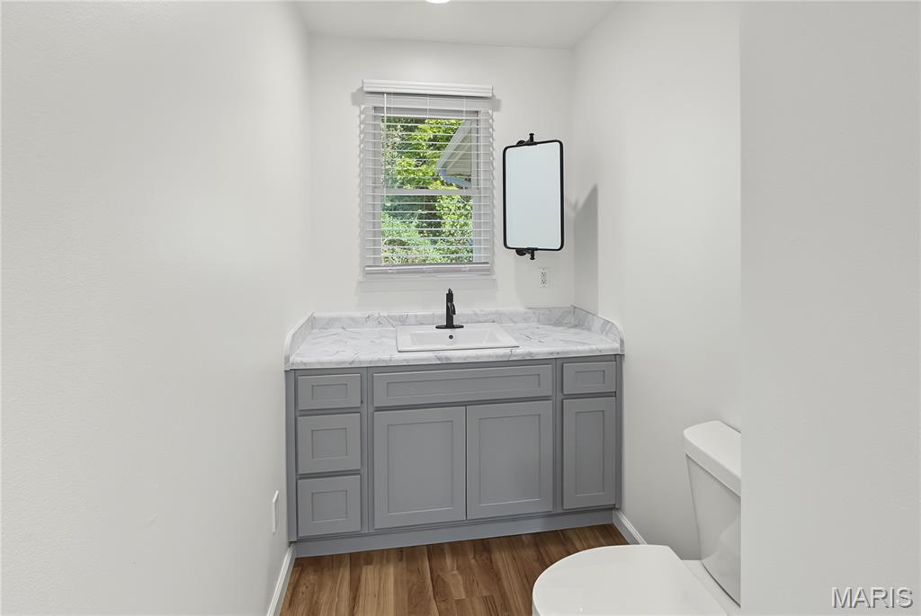 1000 Kingsway Drive Property Photo 12