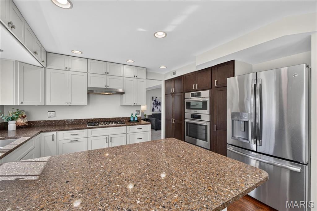 1302 Westbrooke Terrace Drive Property Photo 13