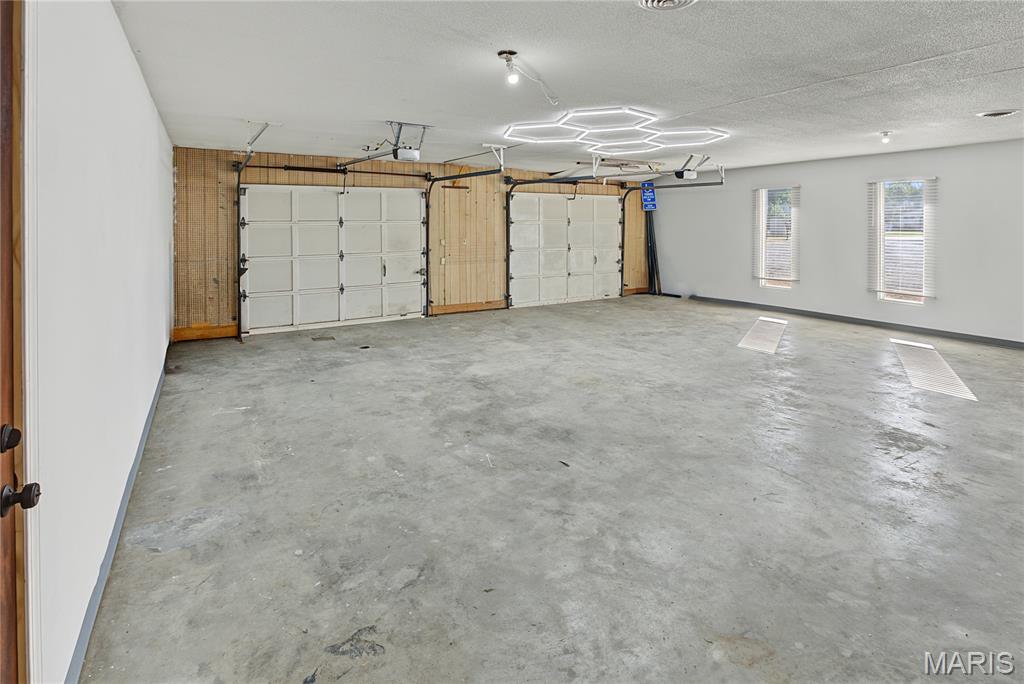 1000 Kingsway Drive 1 Property Photo 18