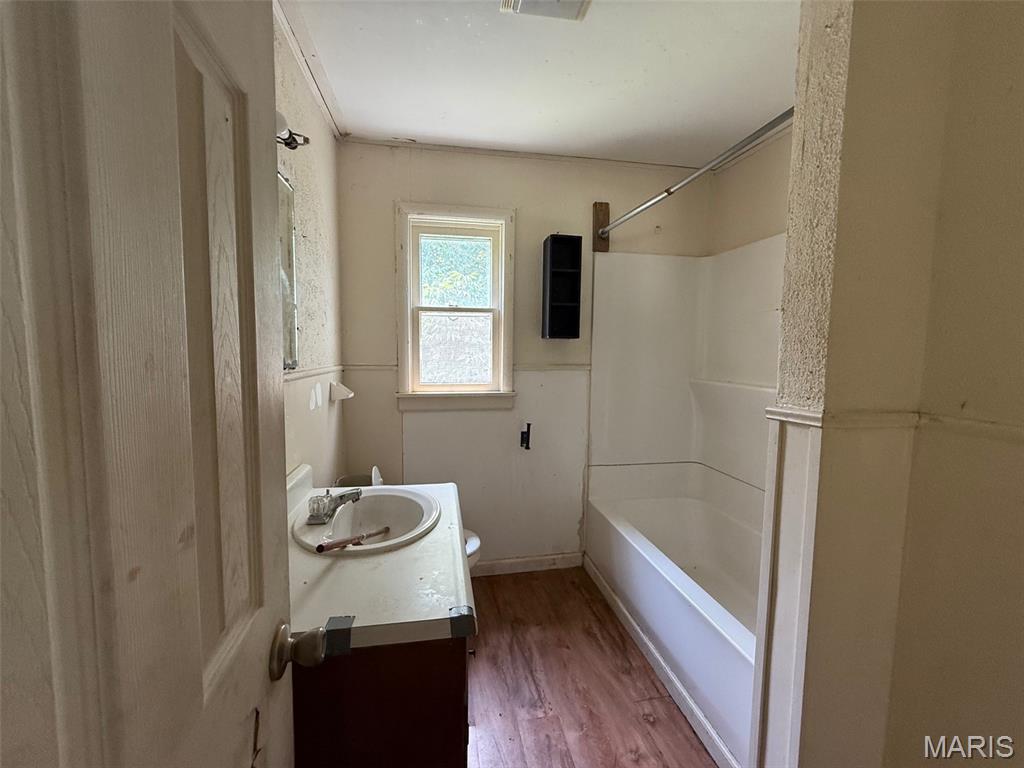 304 Central Avenue Property Photo 4