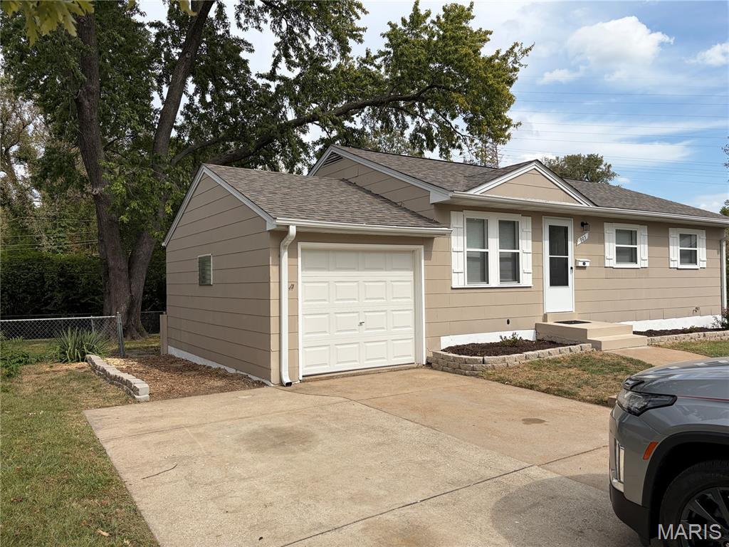 905 Delaird Drive Property Photo 2