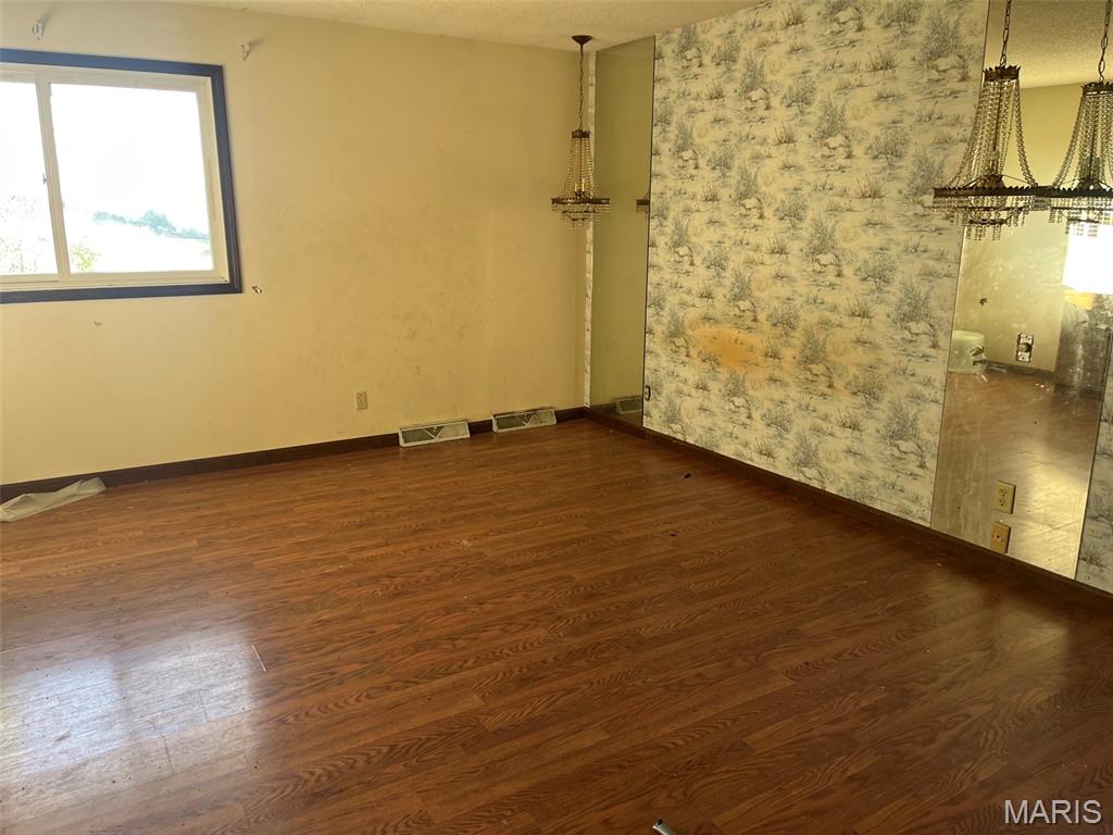 17112 Poppy Drive Property Photo 6