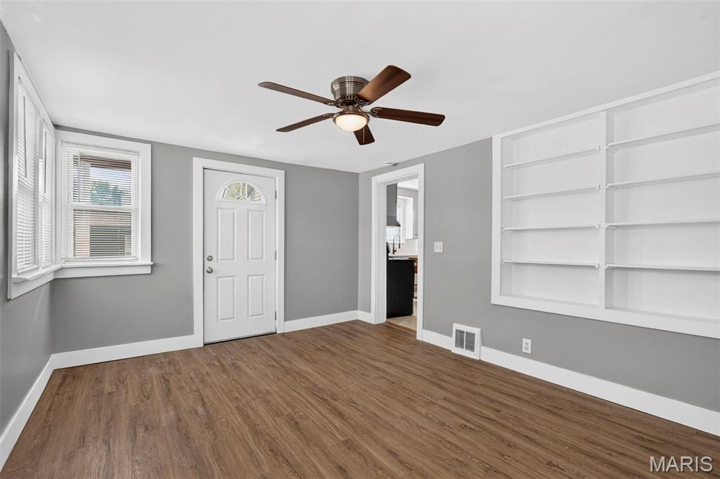 5315 Blow Street Property Photo 5