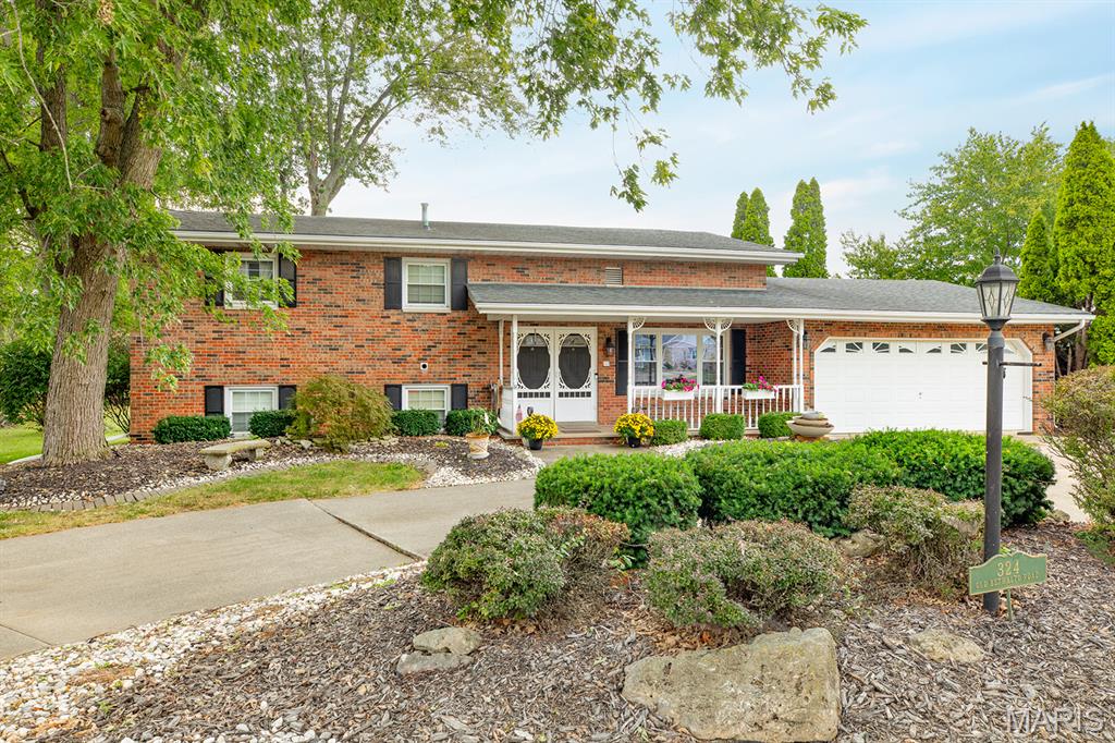 324 N Old Bethalto Road Property Photo 1