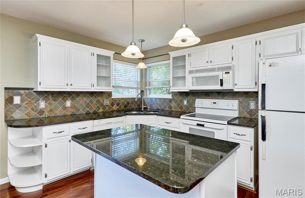 19 Kingsmont Court Property Photo 30