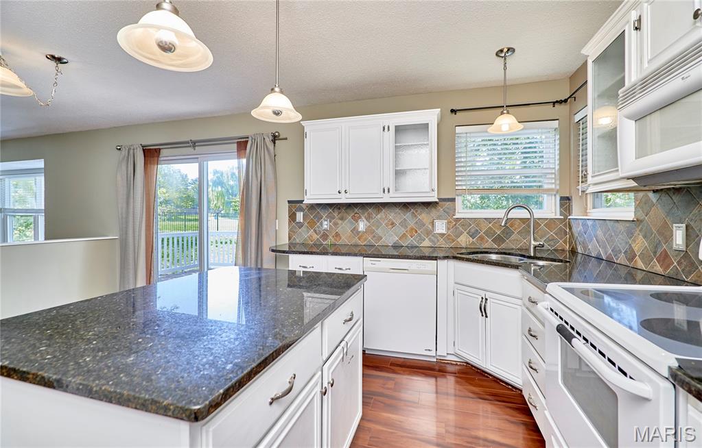 19 Kingsmont Court Property Photo 32