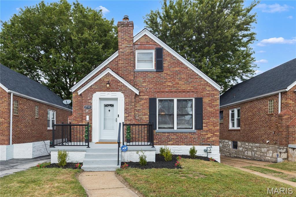 1739 Grape Avenue Property Photo 1