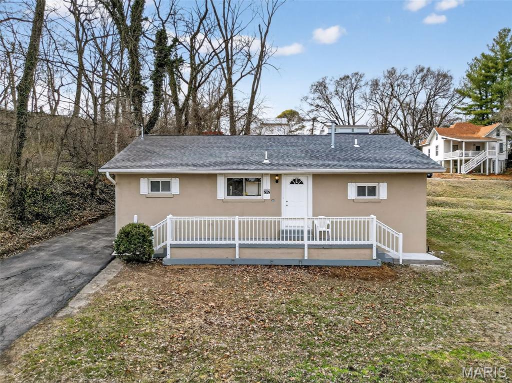 202 2nd Street Property Photo 4
