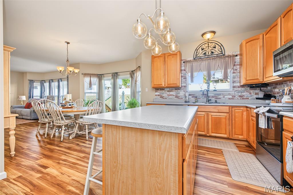 1004 Meadow Grove Drive Property Photo 15