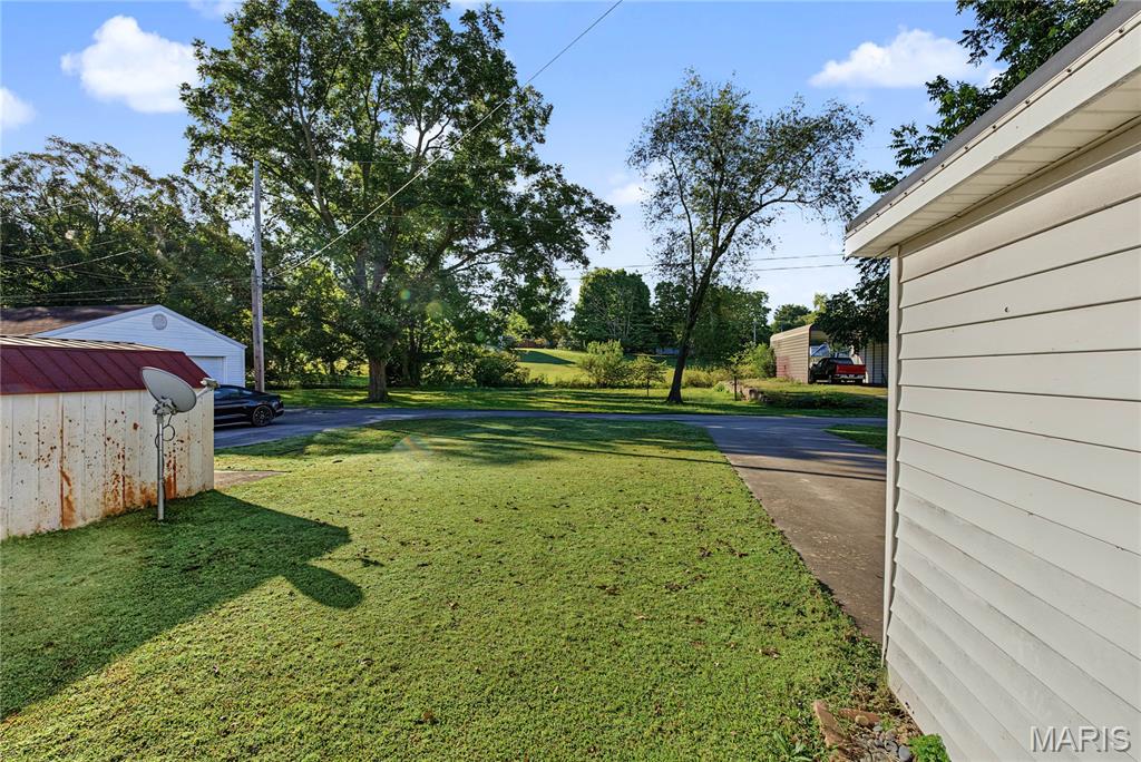 407 E Maple Street Property Photo 9