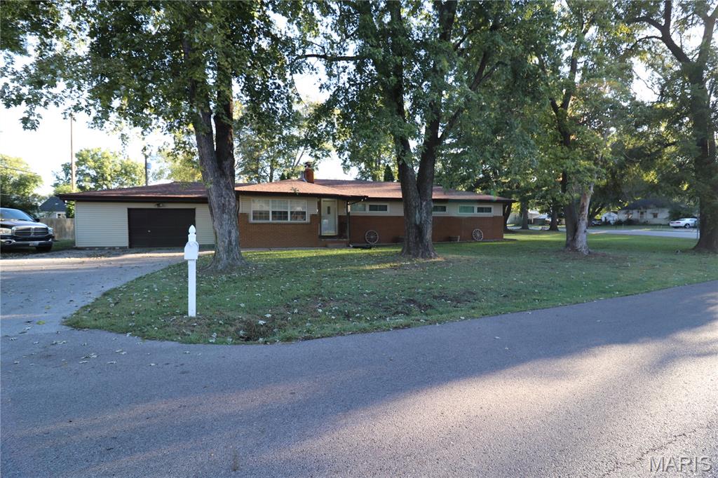 501 Old Caseyville Road Property Photo 1