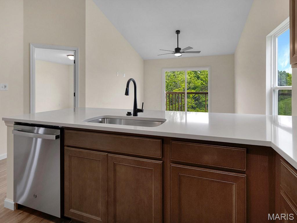 1911 Longview Lane Property Photo 4