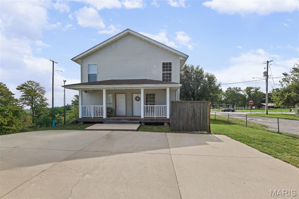 302 E Central Street Property Photo 4