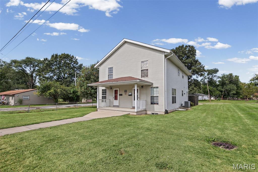 302 E Central Street Property Photo 5