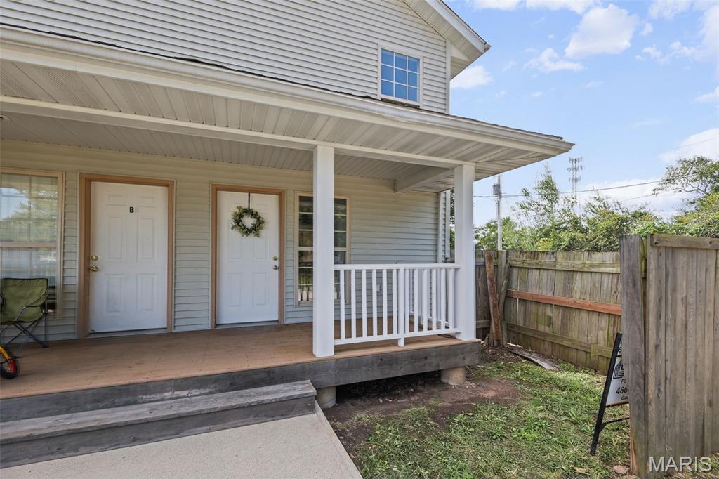 302 E Central Street Property Photo 6