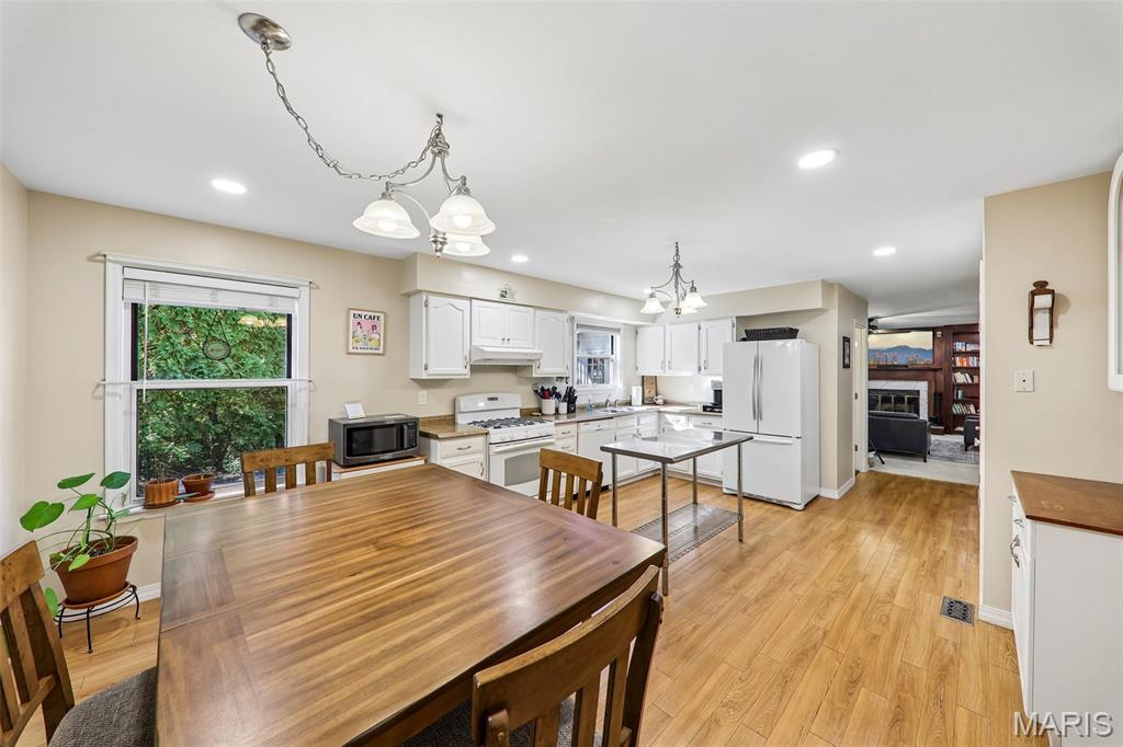 16550 Green Pines Drive Property Photo 4