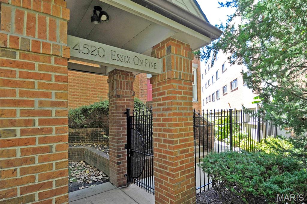 4520 W Pine Boulevard 8 Property Photo 2