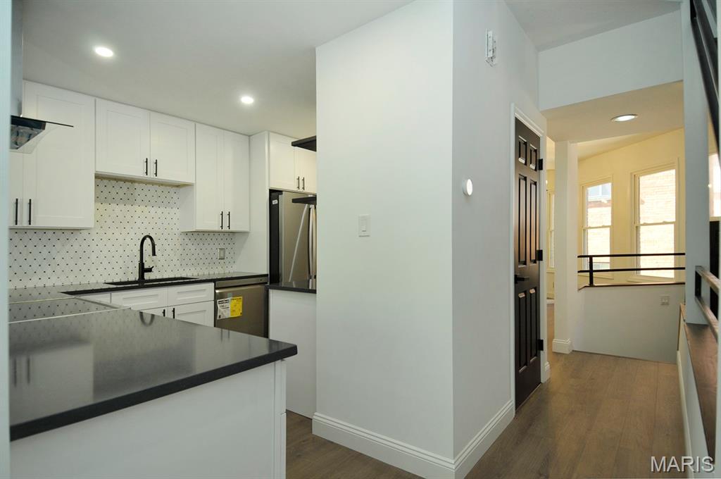 4520 W Pine Boulevard 8 Property Photo 12