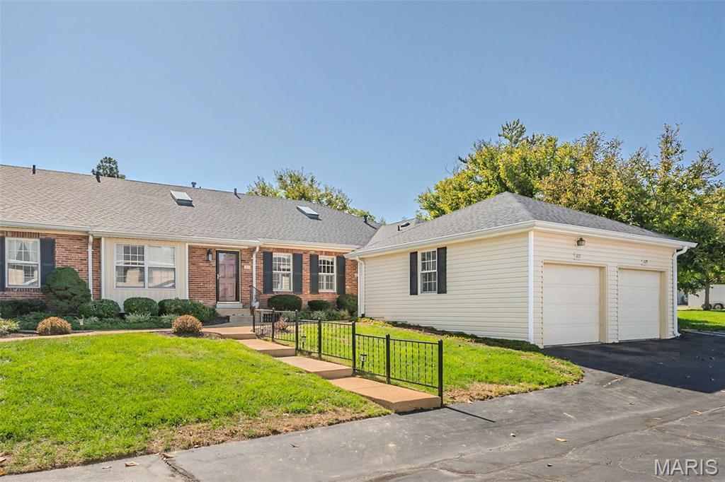 1077 Brooksgate Manor Drive Property Photo 1