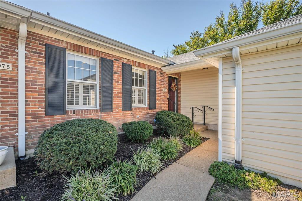 1077 Brooksgate Manor Drive Property Photo 4