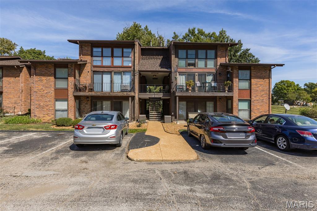 1045 Mersey Bend Drive E Property Photo 1