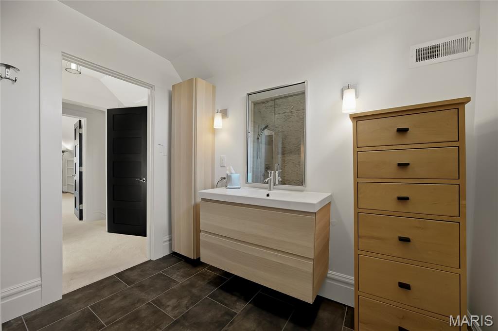 140 Linden Avenue Property Photo 49