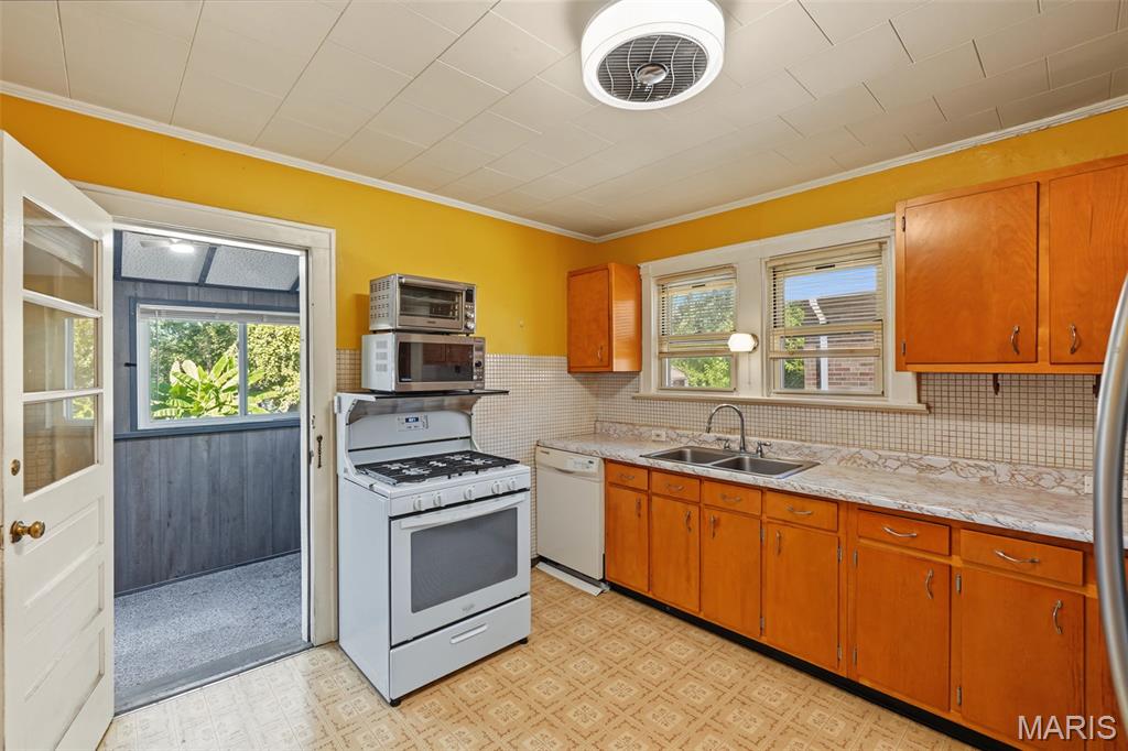 3517 Dix Avenue Property Photo 9
