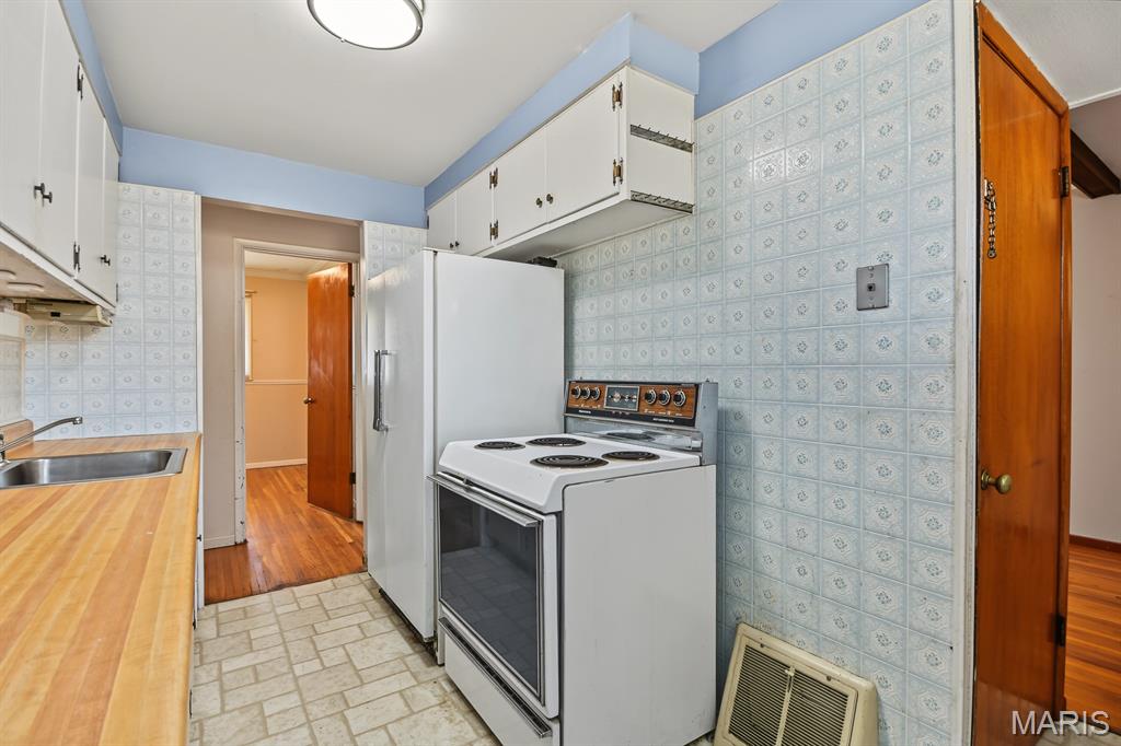 445 Shepley Drive Property Photo 10