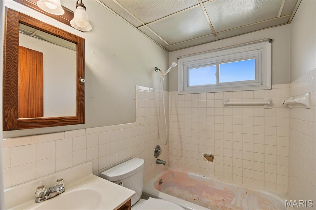 445 Shepley Drive Property Photo 14