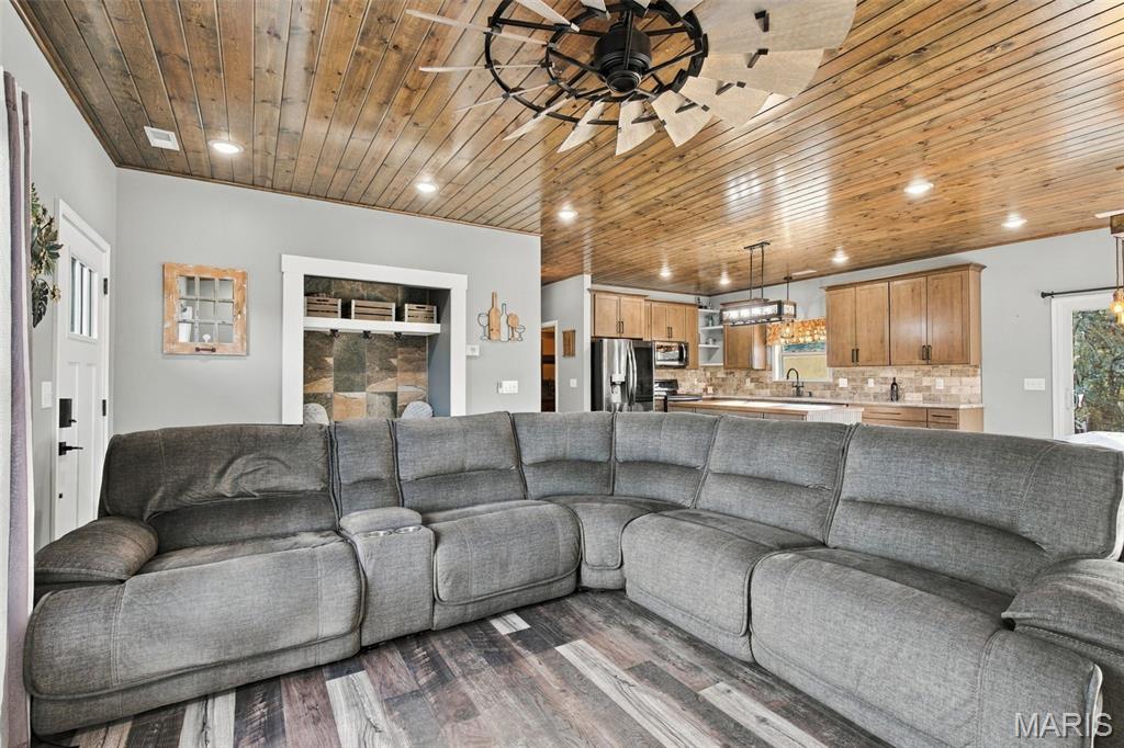 526 Luechtefeld Farm Drive Property Photo 11