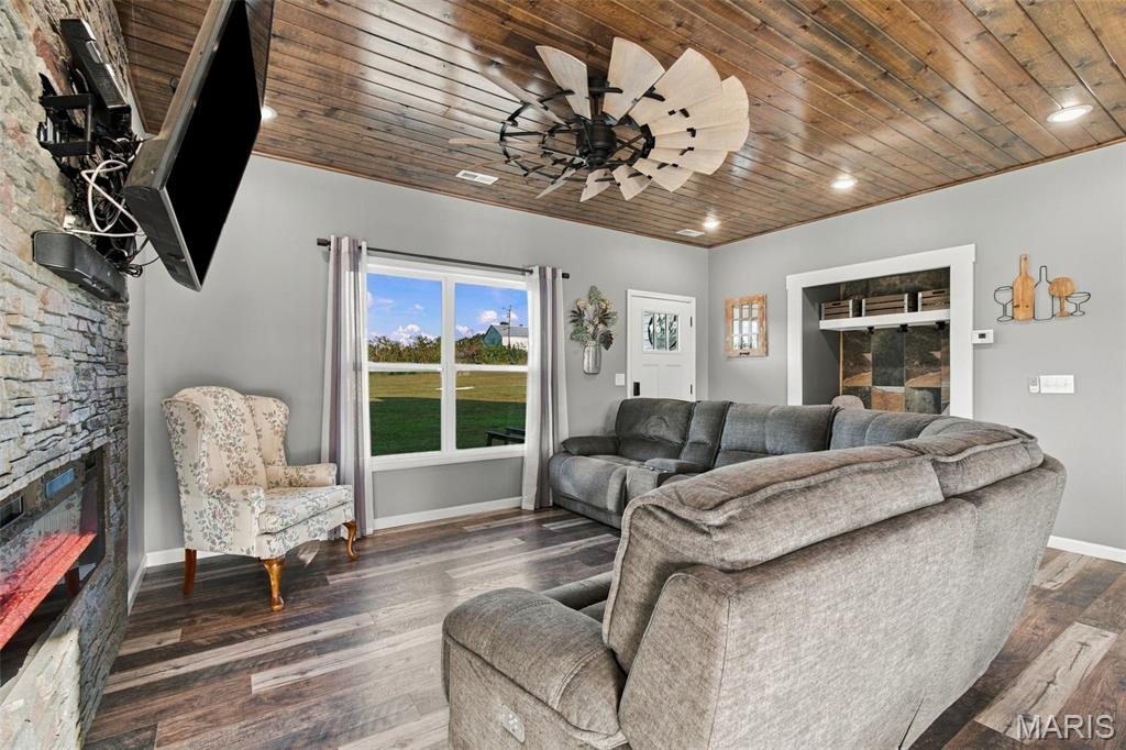 526 Luechtefeld Farm Drive Property Photo 12