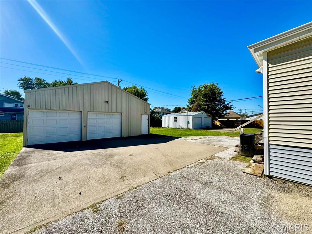 209 E Walnut Property Photo 2