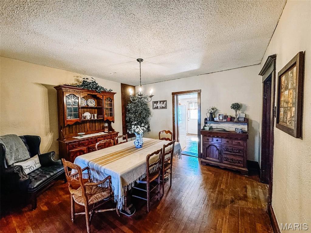 209 E Walnut Property Photo 7