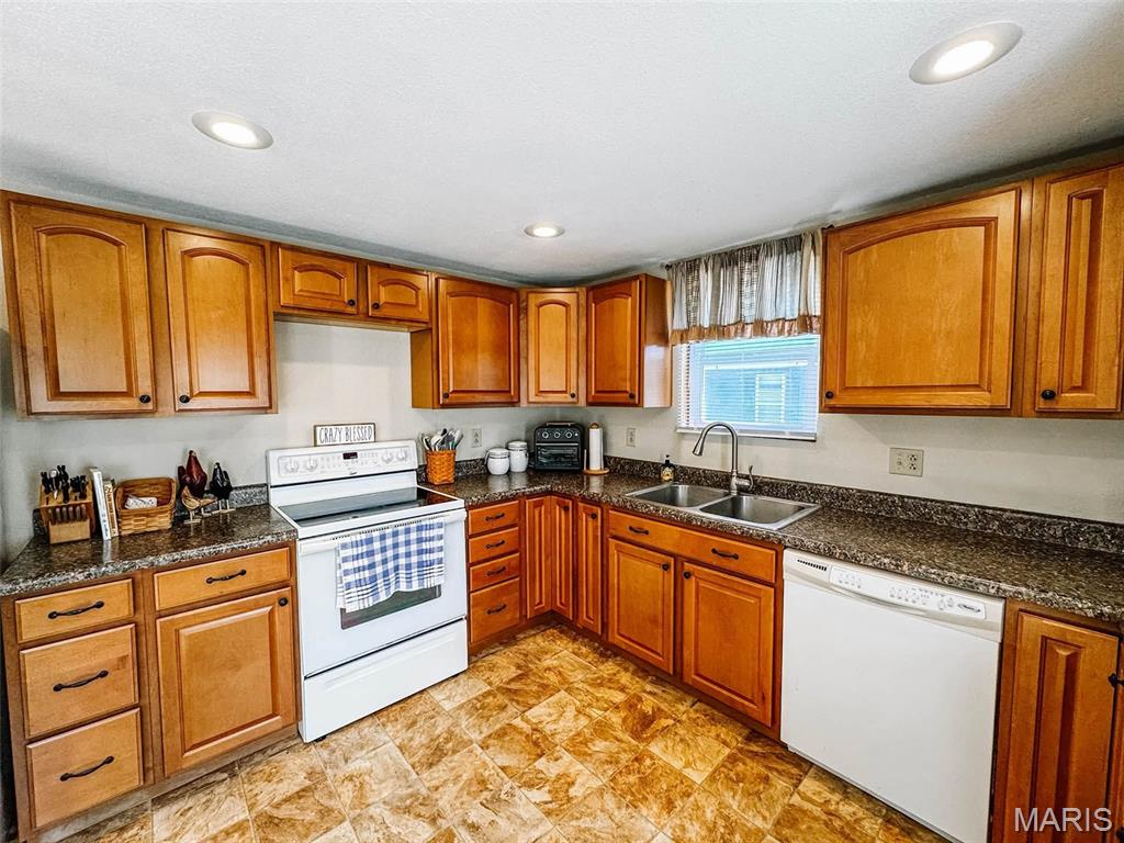 209 E Walnut Property Photo 9