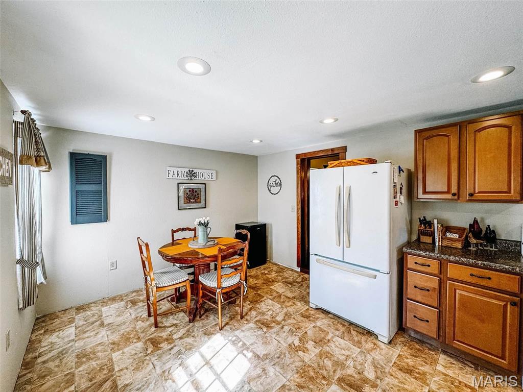 209 E Walnut Property Photo 11