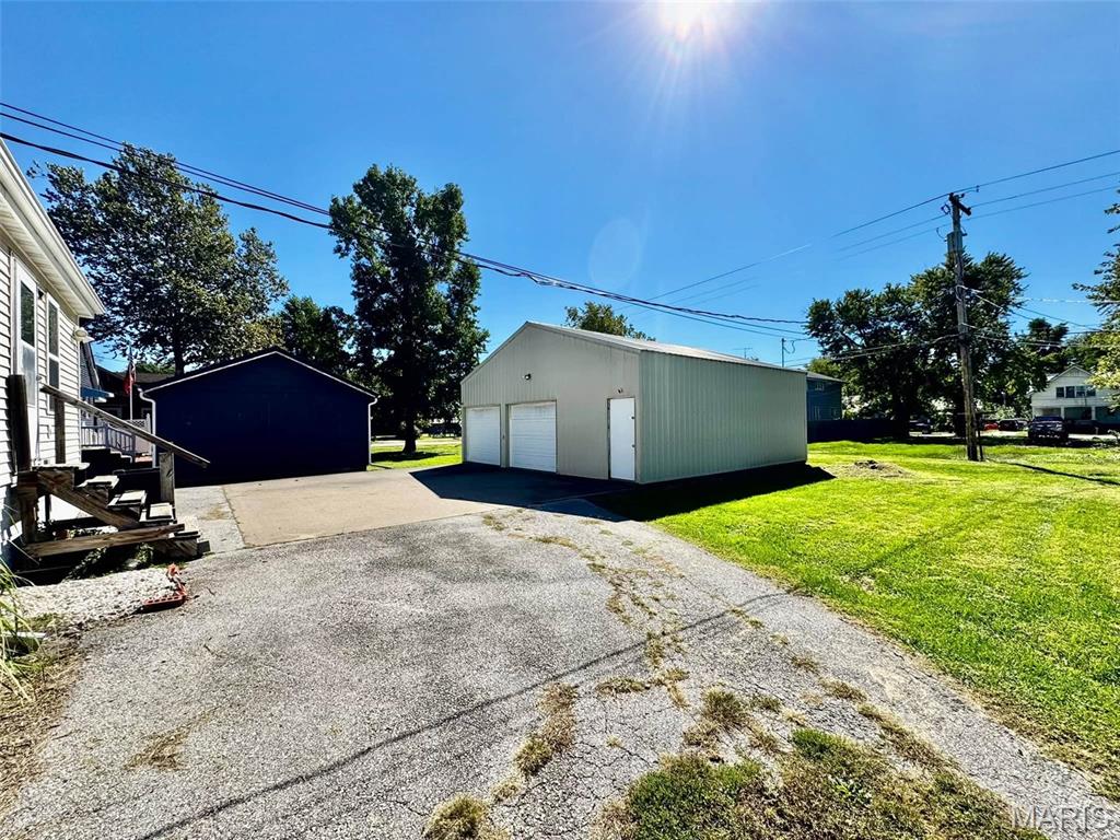 209 E Walnut Property Photo 18